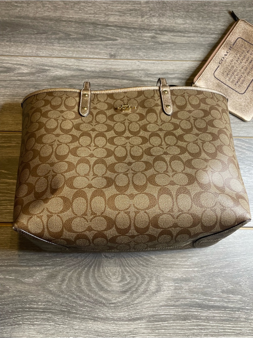 NWOT Coach F39518 Reversible City Tote Bag Signature Khaki /Metallic Gold +Pouch